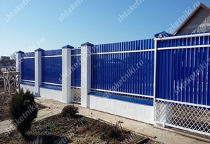 Фото забора из синего штакетника в Усть-Каменогорске